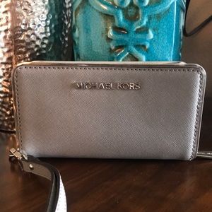 Michael Kors wallet/wristlet